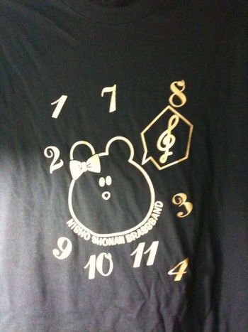 娘デザインの定期演奏会のＴシャツ