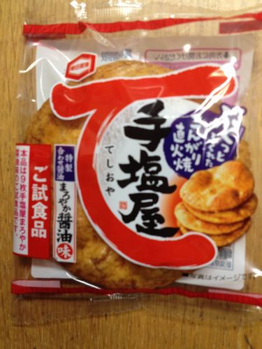 亀田製菓　手塩屋　まろやか醤油味　ぷっくら煎餅がうまい！
