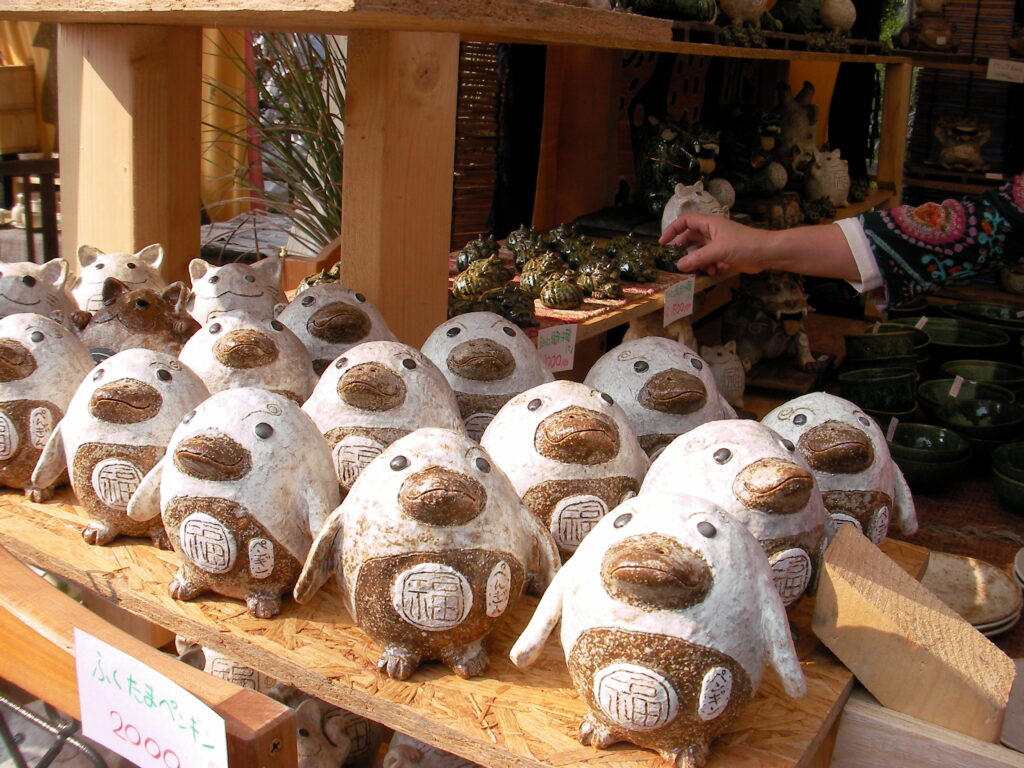 工房火の玉発動機　田崎太郎さんの2006年秋の益子陶芸祭ので店の模様