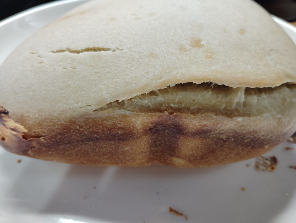 パンミックスを使わず自分で分量を計ってやってみたが酷い出来上がり